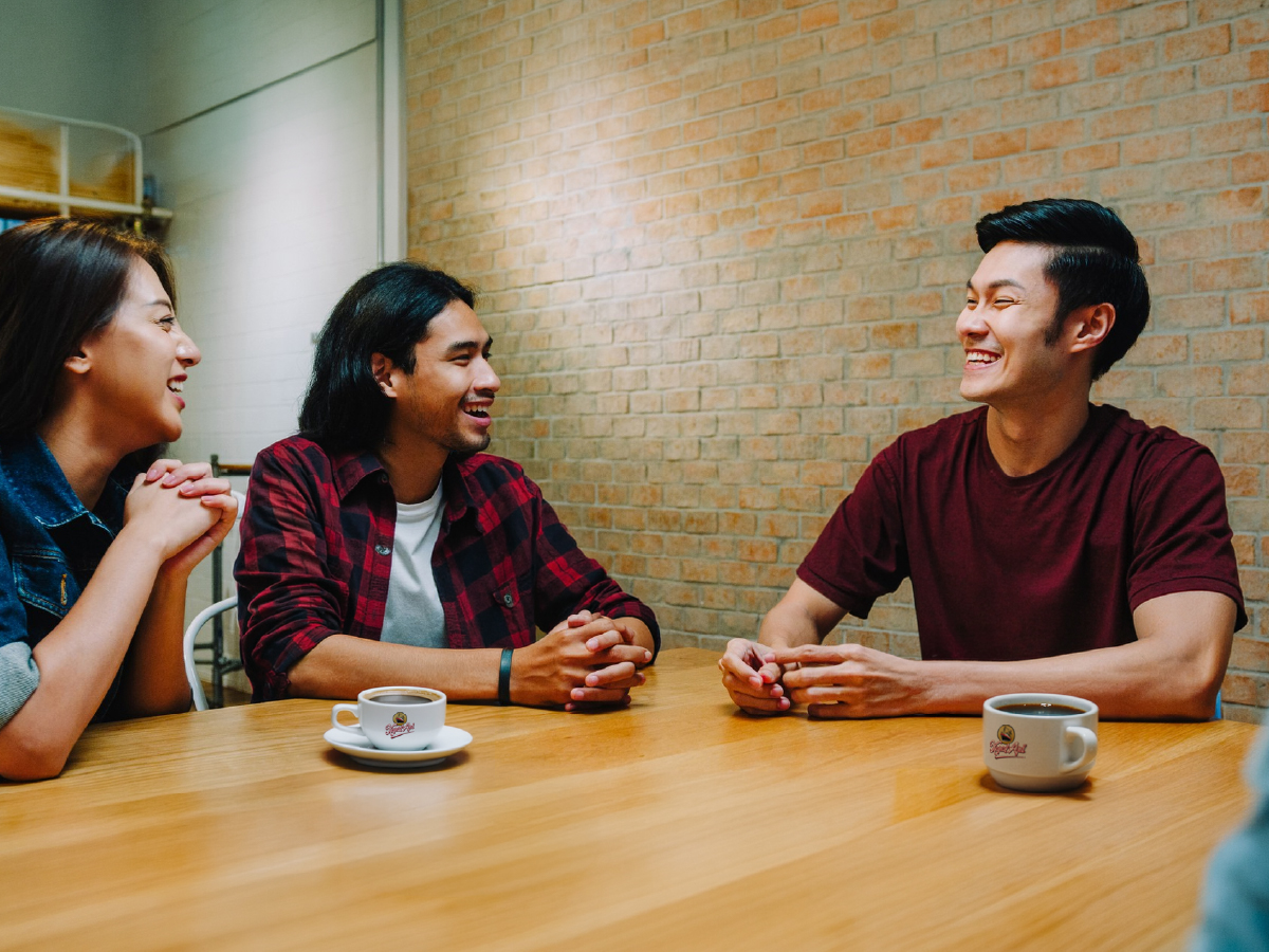 3 Alasan Kenapa Kopi Jadi Teman yang Nikmat Buat Ngobrol & Curhat Bareng Teman